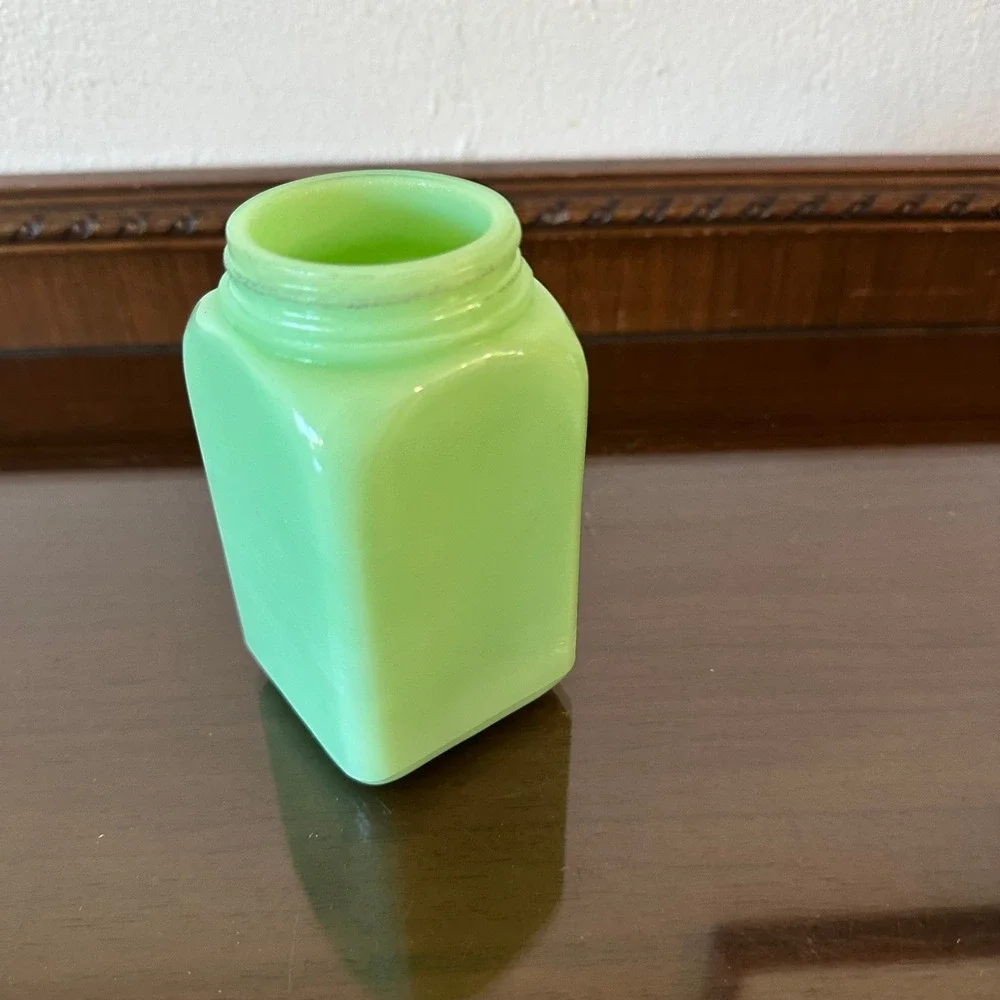 Mckee vintage jadeite